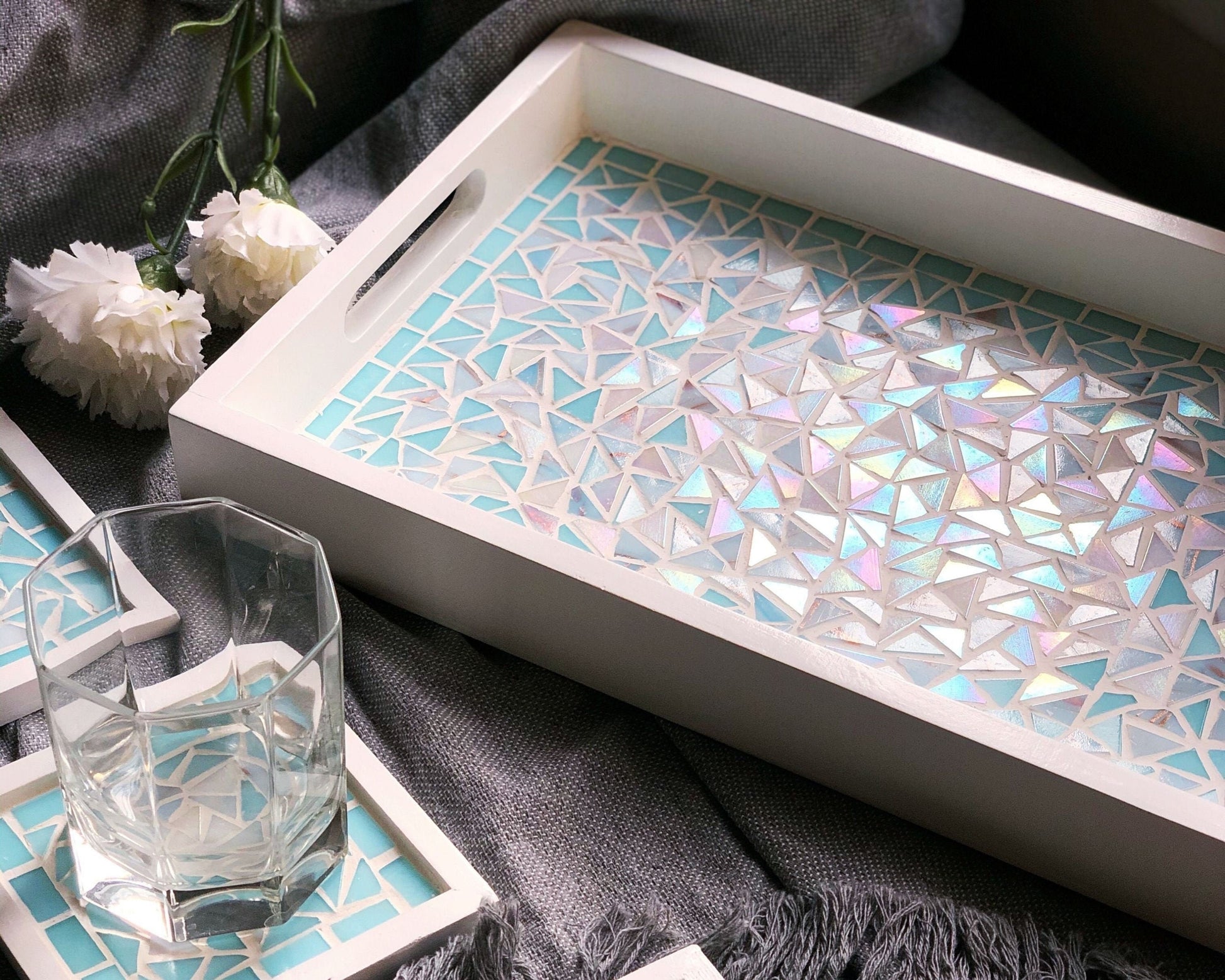 Mosaic Tray & Coaster Set with Shades of Turquoise, Aqua and Shimmering Pearl White embedded in a White-Painted Wooden Frame and Handle